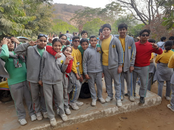 Adarsh World School Dwarka 011 4501 7923, 4501 7924  Lunch Time Fun